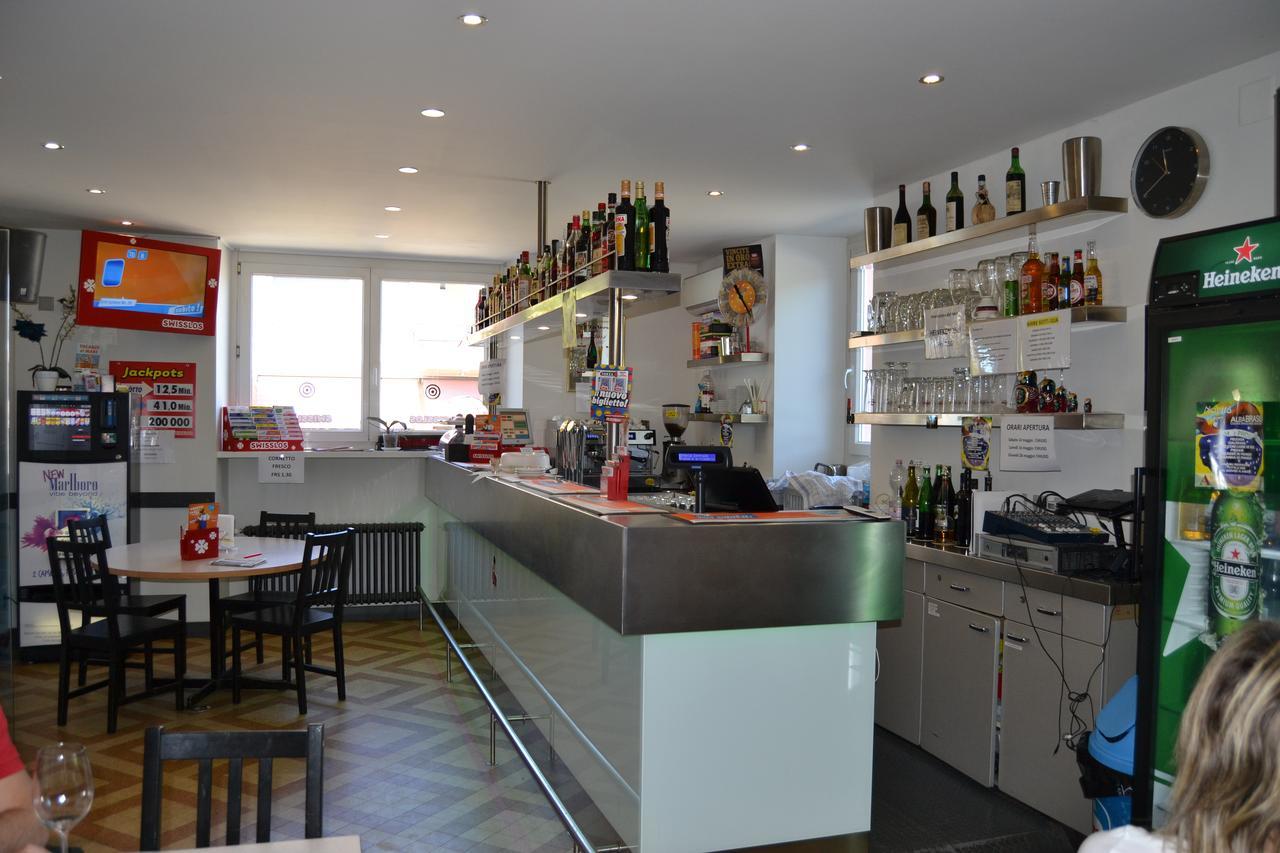 Osteria Centrale Cadenazzo Eksteriør billede